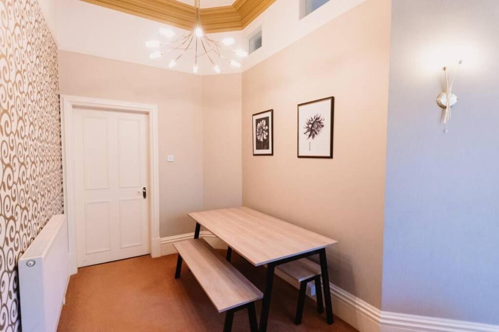 Atholl Apartment - A Unique Apartment In Countryside Park With Wifi And Access To Pool And Bar Perth Exteriör bild