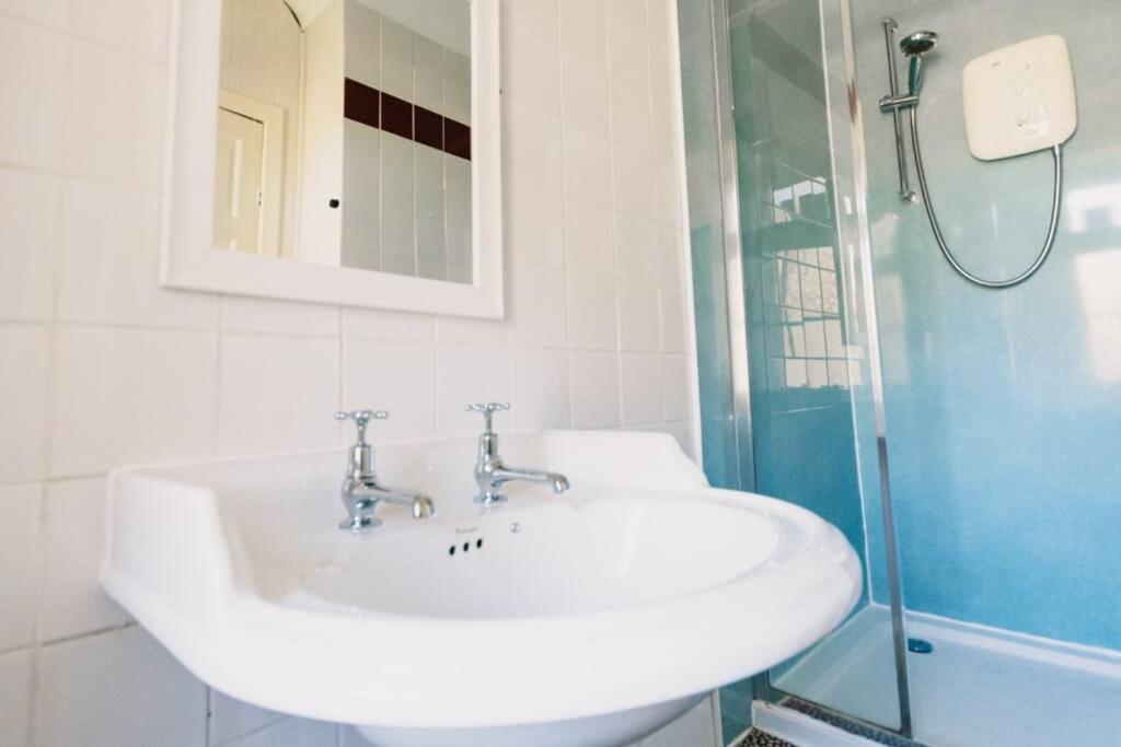 Atholl Apartment - A Unique Apartment In Countryside Park With Wifi And Access To Pool And Bar Perth Exteriör bild